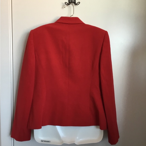 Anne Klein Red Blazer   To Gold Button for closure.Size 8 $ 45 - Picture 11 of 11